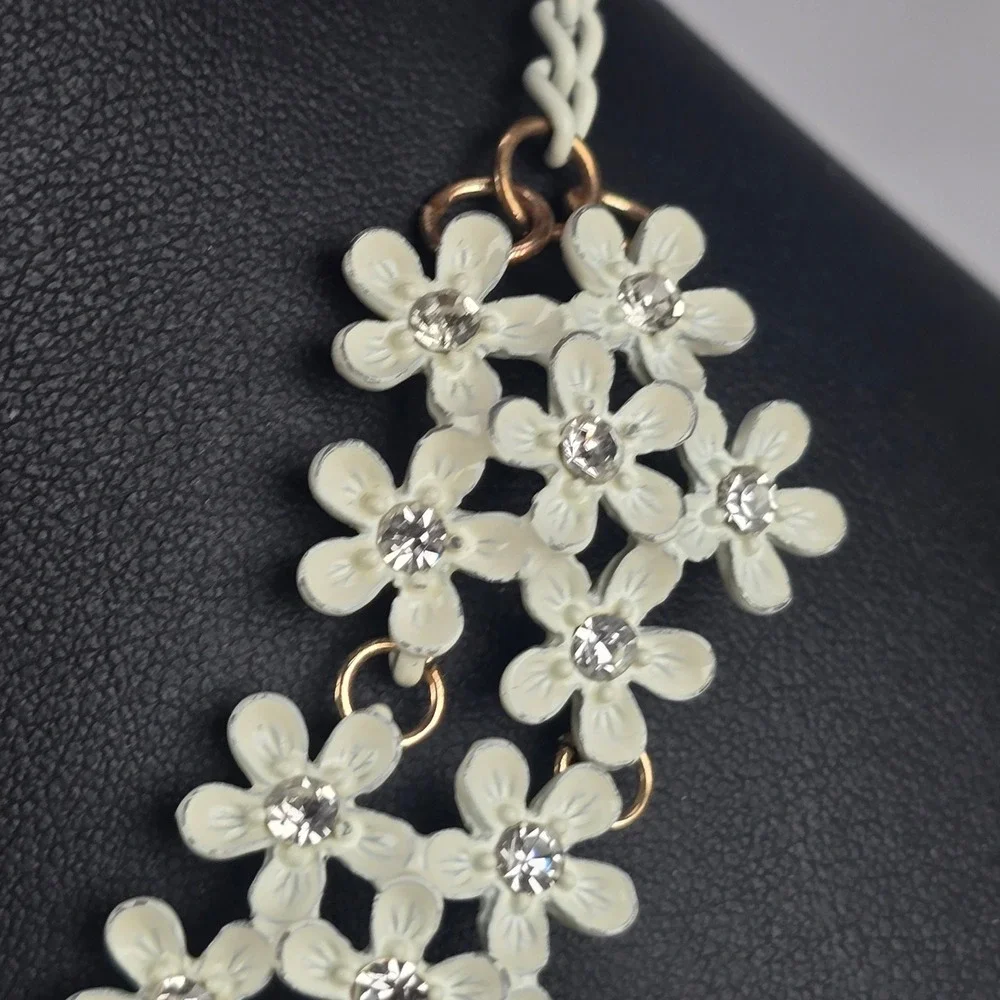 White Enamel Flower Necklace & Stretch Bracelet Floral Rhinestone Crystal Set